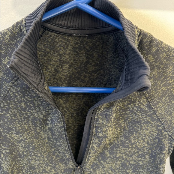 LULULEMON 3/4 zip size 4 or 6 womens top - Picture 5 of 8